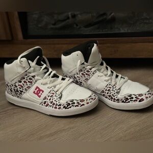 DC Cure Women’s High Top Sneakers size 9. EUC. Worn once.